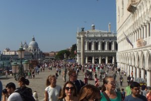 Photo taken at Riva degli Schiavoni, 4195, 30122 Venezia, Italy with FUJIFILM FinePix REAL 3D W3