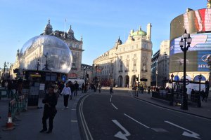 A4, London W1J, UK