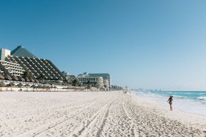 Photo taken at Boulevard Kukulcan 5, Zona Hotelera, 77500 Cancún, Q.R., Mexico with FUJIFILM X100S