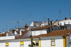 Photo taken at Praça 1º de Maio 33, 7000-650 Évora, Portugal with Canon PowerShot S3 IS